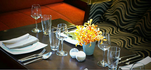 如夢似幻夜光杯 葡萄酒酒杯的鑒賞與餐飲服務(wù)藝術(shù)