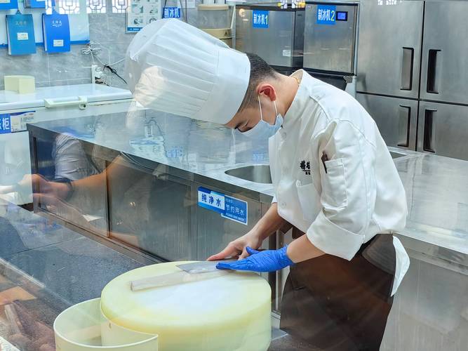 順德魚生獲全省首張餐飲服務(wù)認(rèn)證，引領(lǐng)高品質(zhì)餐飲“盲選”時(shí)代